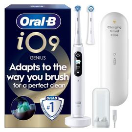 Oral B -  iO9 Electric Toothbrush - White - 2 Brush Head, Charging Travel Case / Health and Personal Care Uncategorized (Beauty)