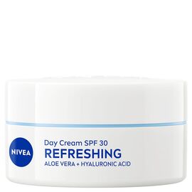 Nivea - Refreshing Day Cream - Normal Skin SPF30 - 50 ml / Beauty Uncategorized (Beauty)