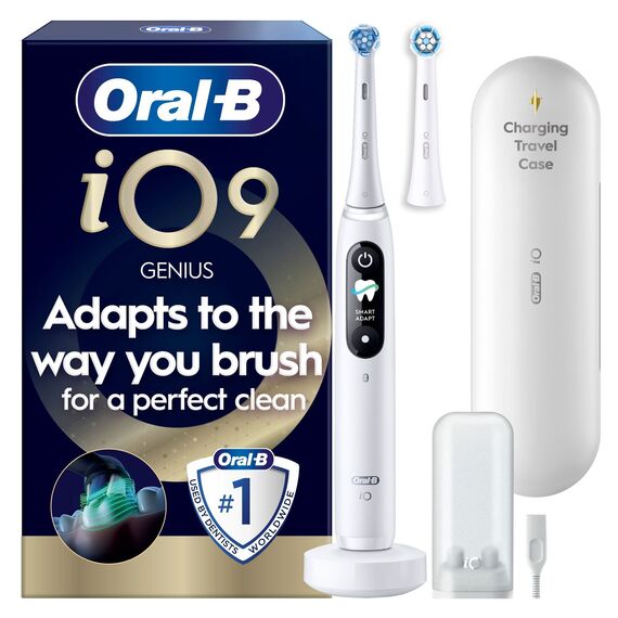 Oral B -  iO9 Electric Toothbrush - White - 2 Brush Head, Charging Travel Case / Health and Personal Care Uncategorized (Beauty)