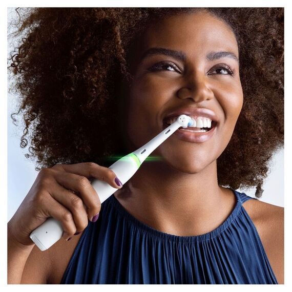 Oral-B - iO5s Quite White - Electric Toothbrush / Health and Personal Care Oral Care Personal Care